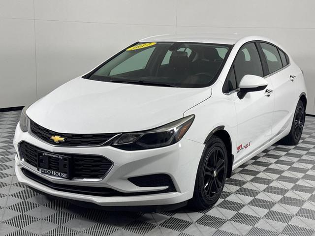 Photo of 2017 White Chevrolet Cruze