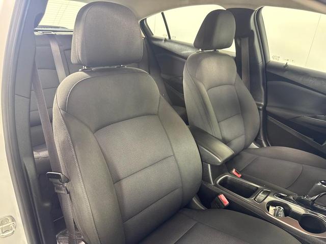 Photo of 2017 White Chevrolet Cruze