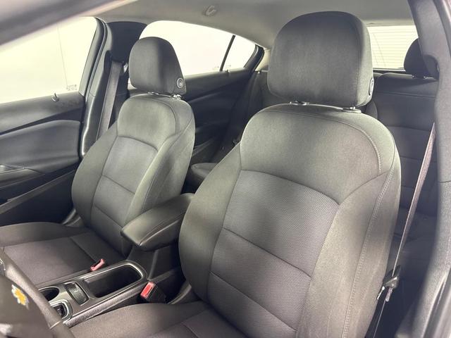 Photo of 2017 White Chevrolet Cruze