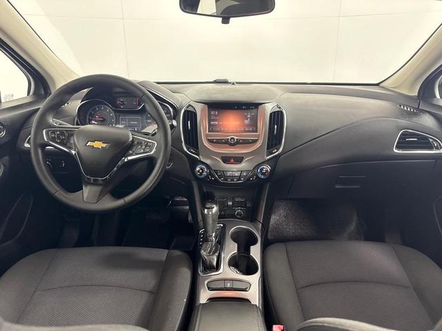 Photo of 2017 White Chevrolet Cruze