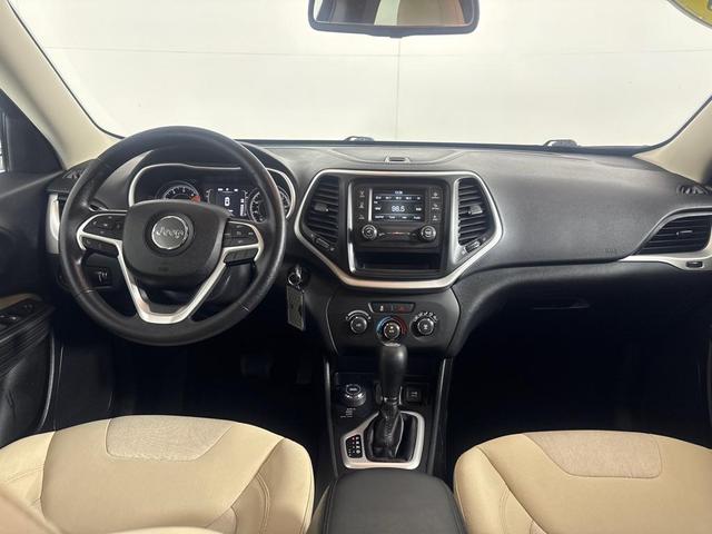 Photo of 2016 Black Jeep Cherokee