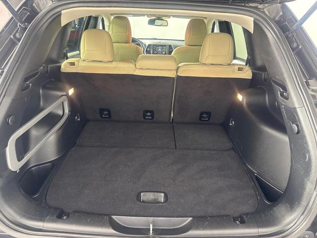 Photo of 2016 Black Jeep Cherokee