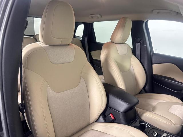 Photo of 2016 Black Jeep Cherokee
