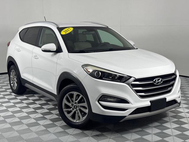 Photo of 2017 Dazzling White Hyundai TUCSON