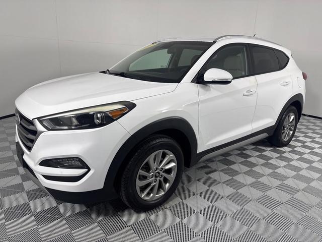 Photo of 2017 Dazzling White Hyundai TUCSON
