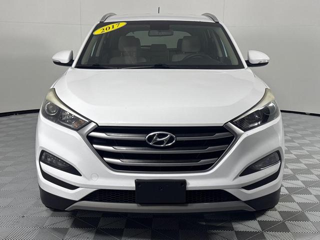 Photo of 2017 Dazzling White Hyundai TUCSON