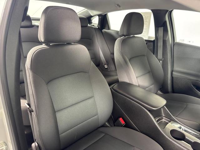 Photo of 2017 Silver Chevrolet Malibu