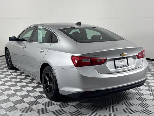 Photo of 2017 Silver Chevrolet Malibu
