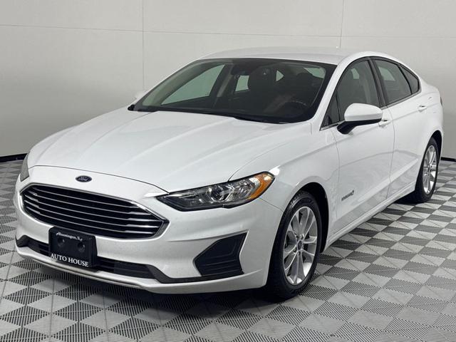 Photo of 2019 White Ford Fusion Hybrid