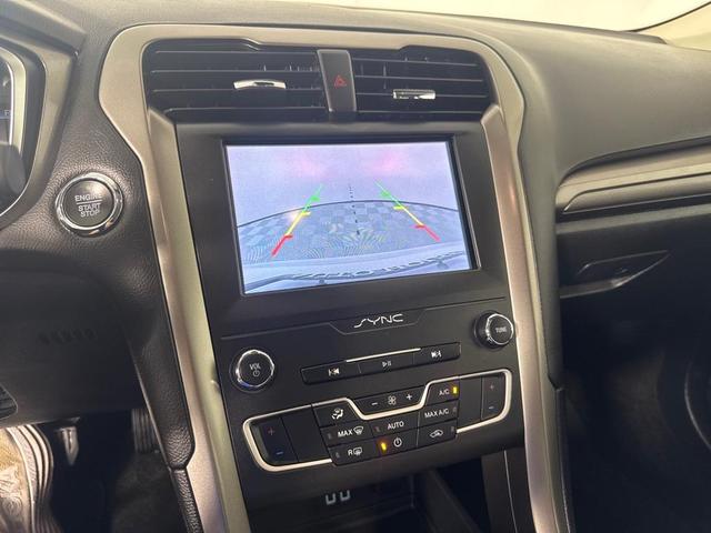 Photo of 2019 White Ford Fusion Hybrid