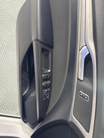 Photo of 2019 White Ford Fusion Hybrid