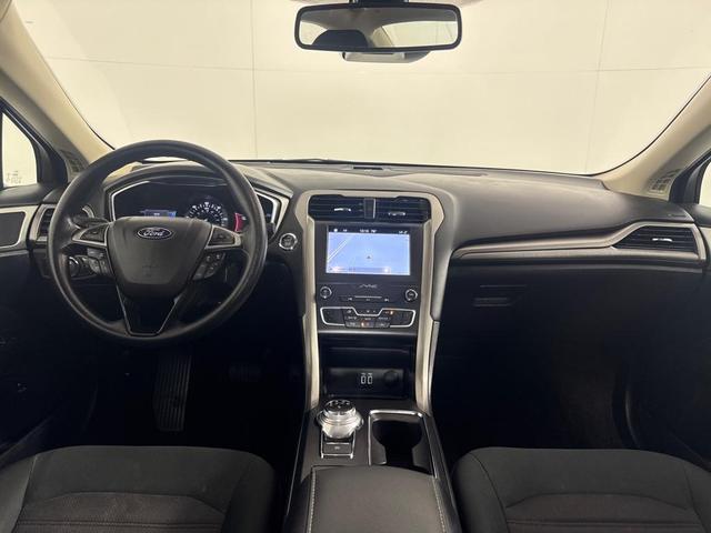 Photo of 2019 White Ford Fusion Hybrid