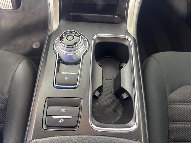 Photo of 2019 White Ford Fusion Hybrid