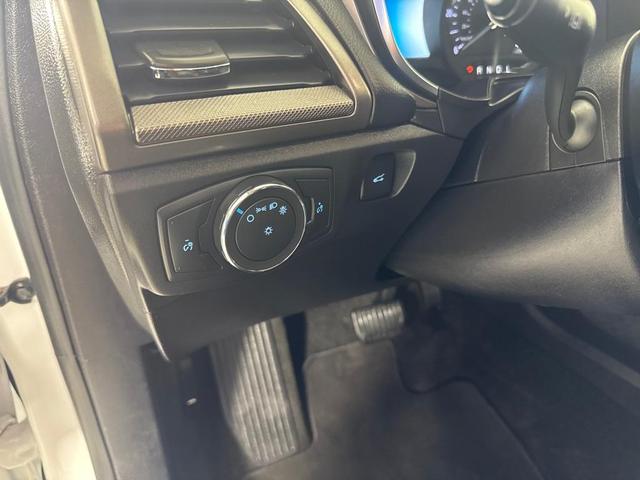 Photo of 2019 White Ford Fusion Hybrid