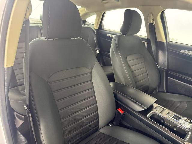 Photo of 2019 White Ford Fusion Hybrid