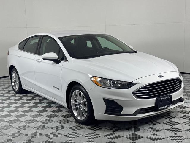 Photo of 2019 White Ford Fusion Hybrid