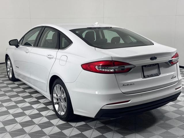 Photo of 2019 White Ford Fusion Hybrid