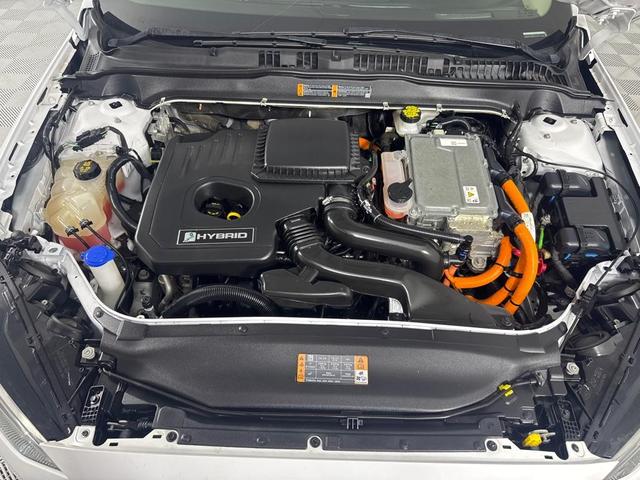 Photo of 2019 White Ford Fusion Hybrid