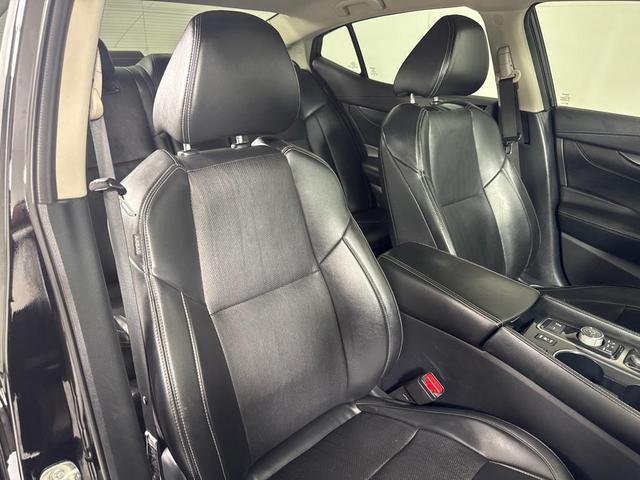 Photo of 2020 Black Nissan Maxima