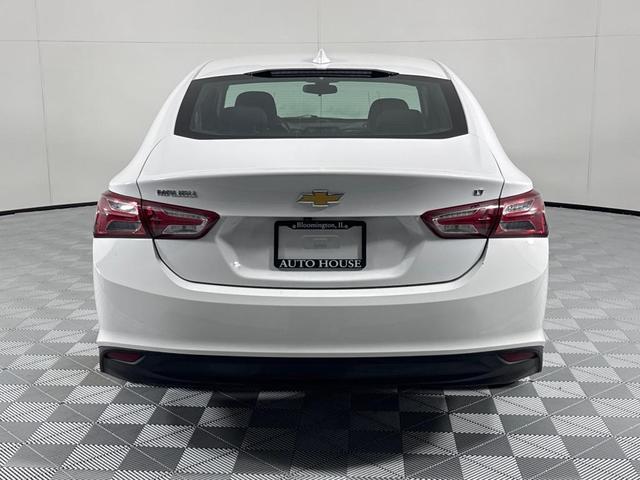 Photo of 2022 White Chevrolet Malibu