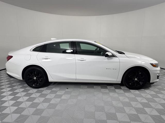 Photo of 2022 White Chevrolet Malibu