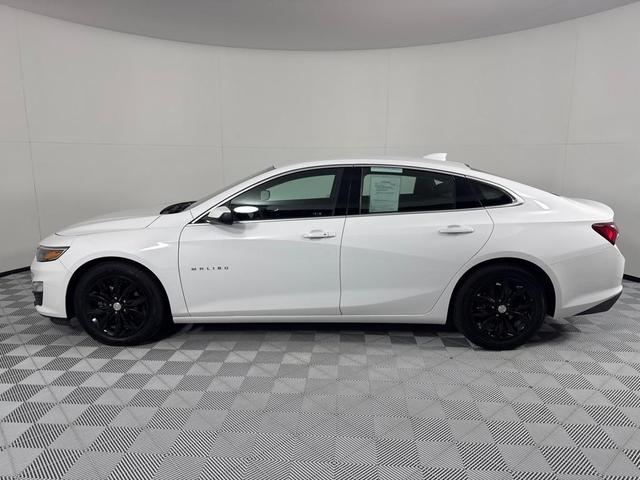 Photo of 2022 White Chevrolet Malibu