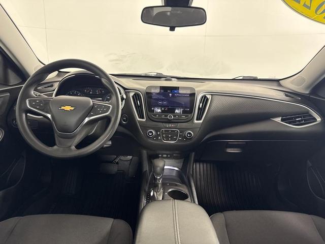Photo of 2022 White Chevrolet Malibu