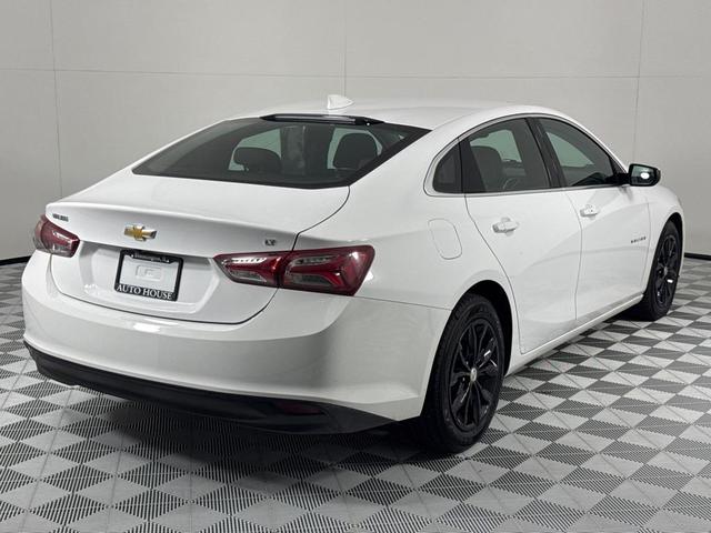 Photo of 2022 White Chevrolet Malibu