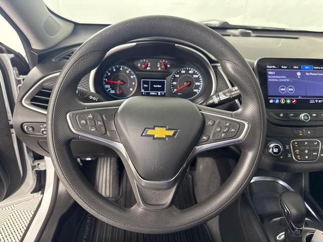 Photo of 2022 White Chevrolet Malibu