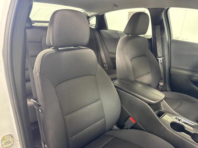 Photo of 2022 White Chevrolet Malibu