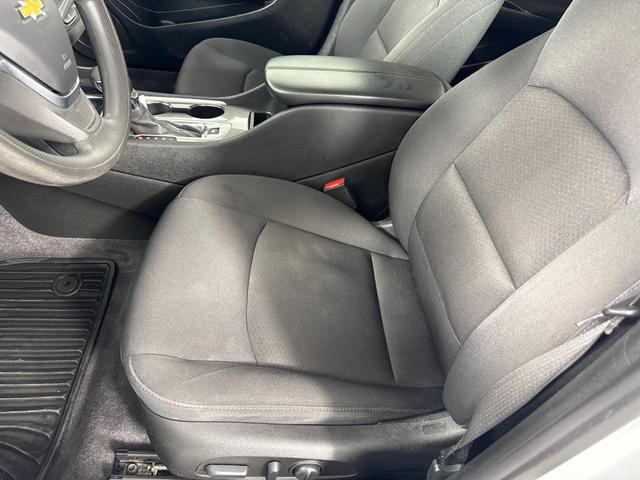 Photo of 2022 White Chevrolet Malibu