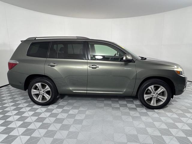 Photo of 2009 Green Toyota Highlander