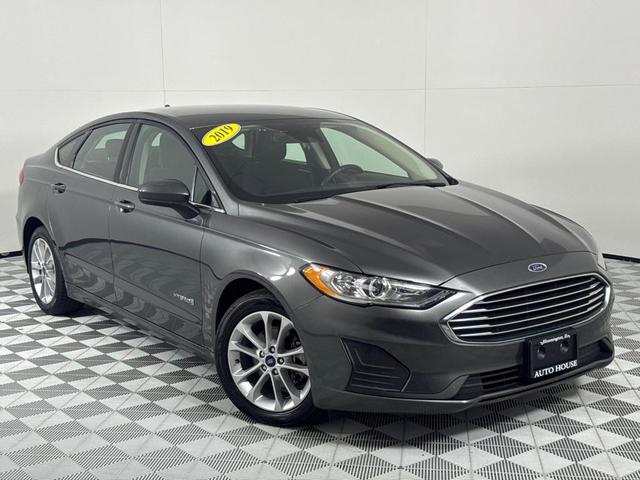 Photo of 2019 Gray Ford Fusion Hybrid