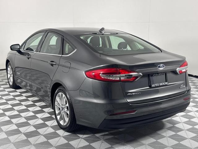 Photo of 2019 Gray Ford Fusion Hybrid