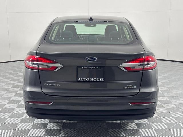 Photo of 2019 Gray Ford Fusion Hybrid