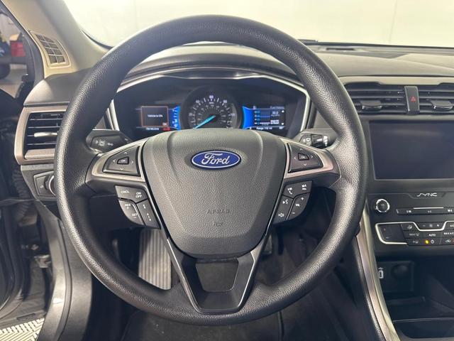 Photo of 2019 Gray Ford Fusion Hybrid