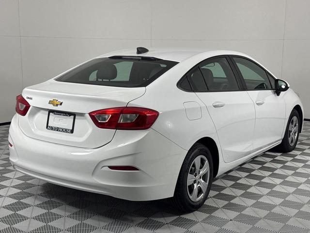 Photo of 2017 White Chevrolet Cruze
