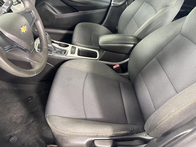 Photo of 2017 White Chevrolet Cruze