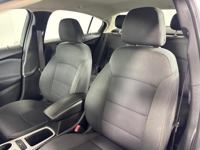 Photo of 2017 White Chevrolet Cruze