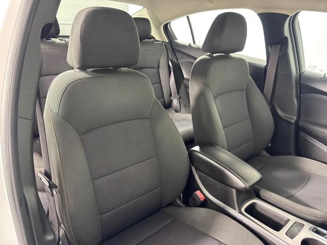 Photo of 2017 White Chevrolet Cruze