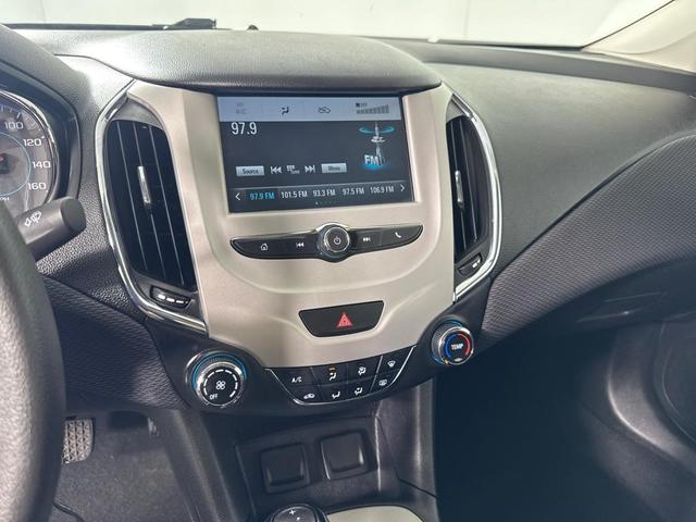 Photo of 2017 White Chevrolet Cruze
