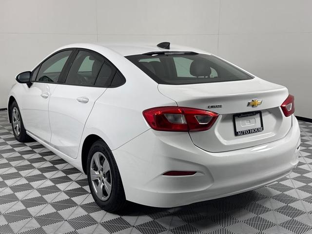 Photo of 2017 White Chevrolet Cruze