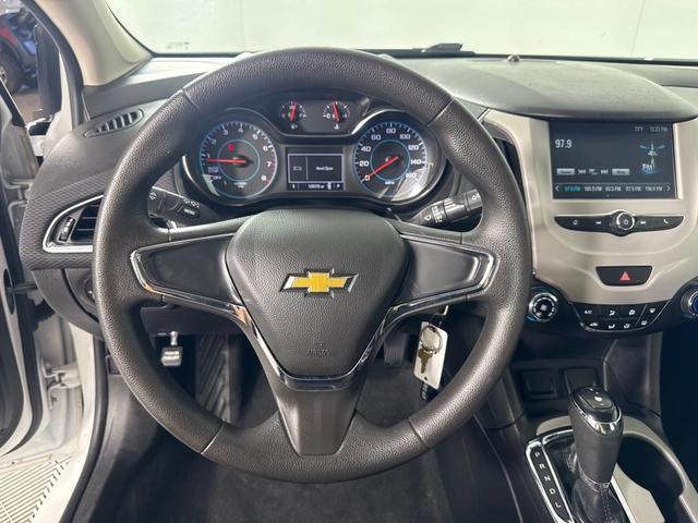 Photo of 2017 White Chevrolet Cruze