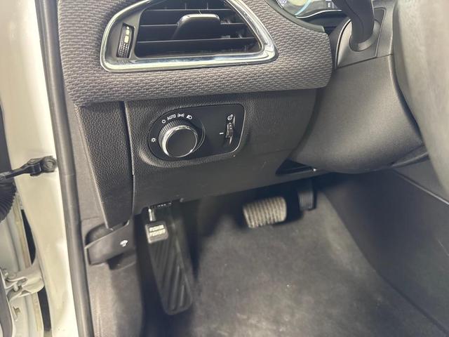 Photo of 2017 White Chevrolet Cruze