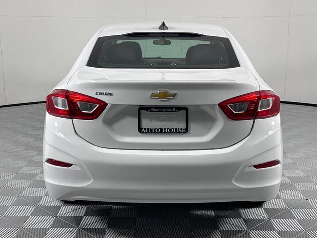 Photo of 2017 White Chevrolet Cruze