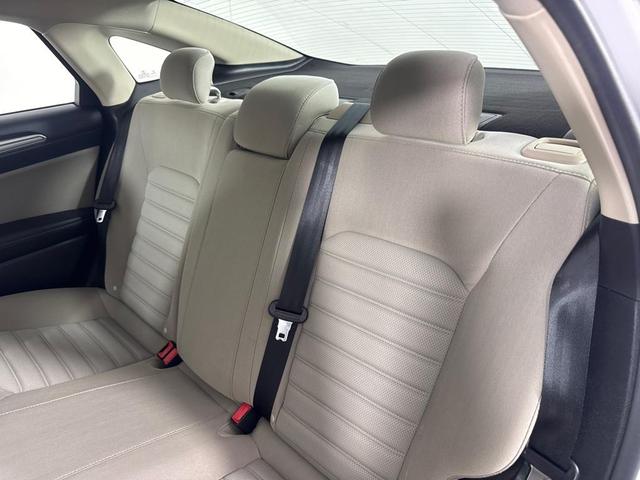 Photo of 2017 White Ford Fusion Hybrid