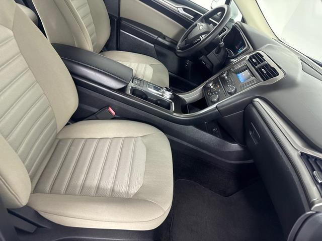 Photo of 2017 White Ford Fusion Hybrid