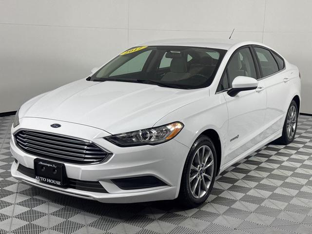 Photo of 2017 White Ford Fusion Hybrid