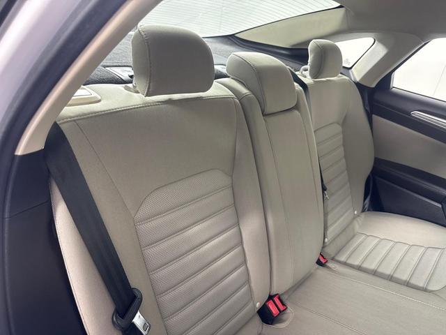 Photo of 2017 White Ford Fusion Hybrid