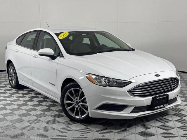 Photo of 2017 White Ford Fusion Hybrid